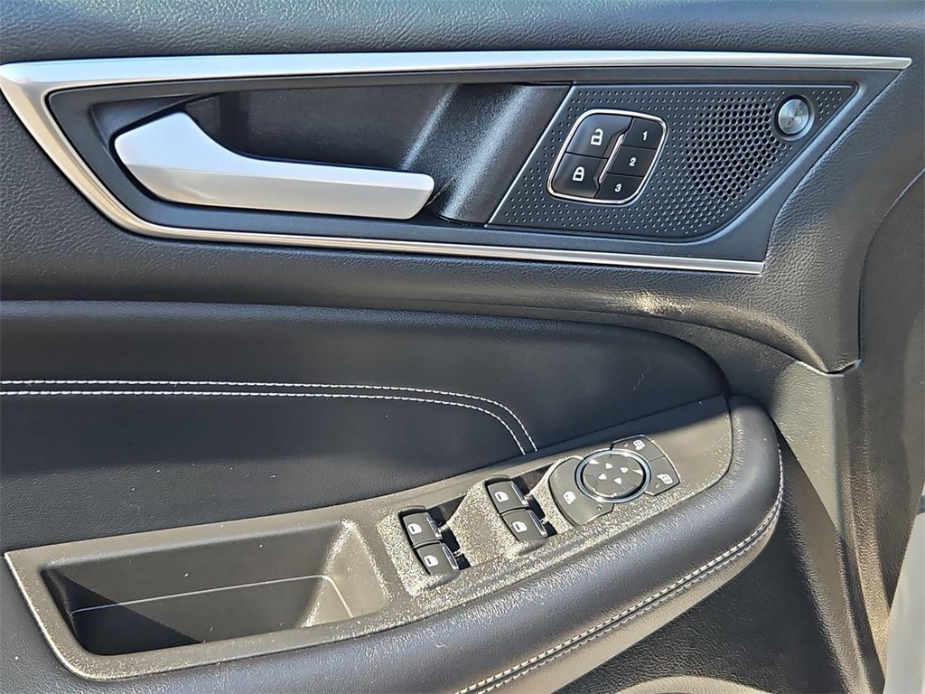 2023 Ford Edge Titanium photo 10