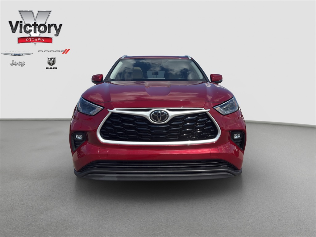 2022 Toyota Highlander XLE photo 2