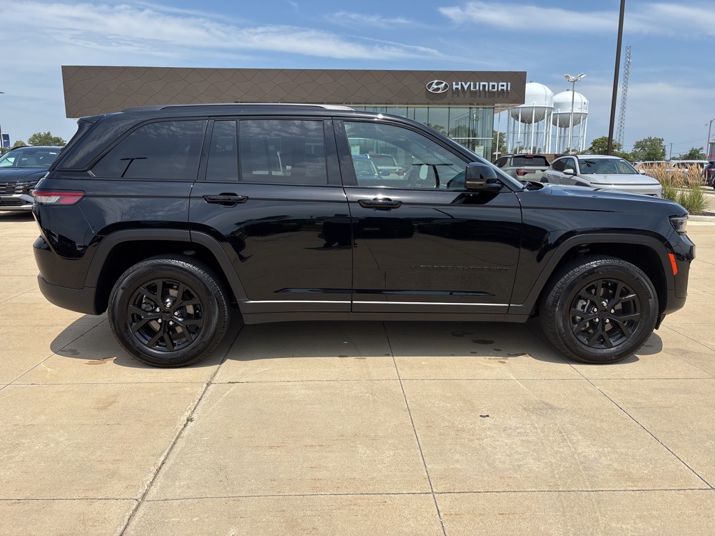 2024 Jeep Grand Cherokee Altitude photo 6