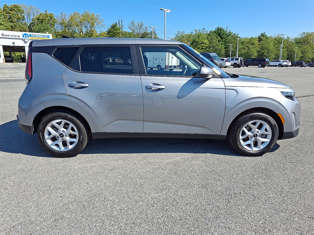 2025 Kia Soul S photo 8