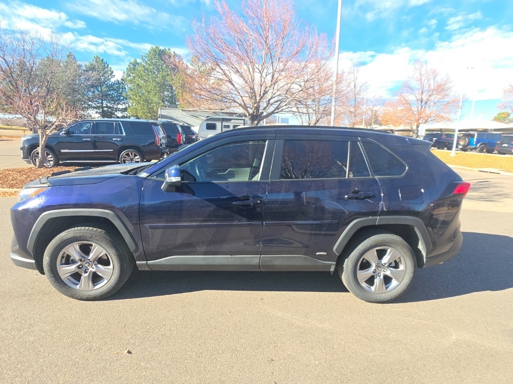 2024 Toyota RAV4 Hybrid XLE photo 2