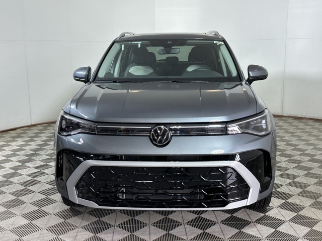 2025 Volkswagen Taos SEL photo 2
