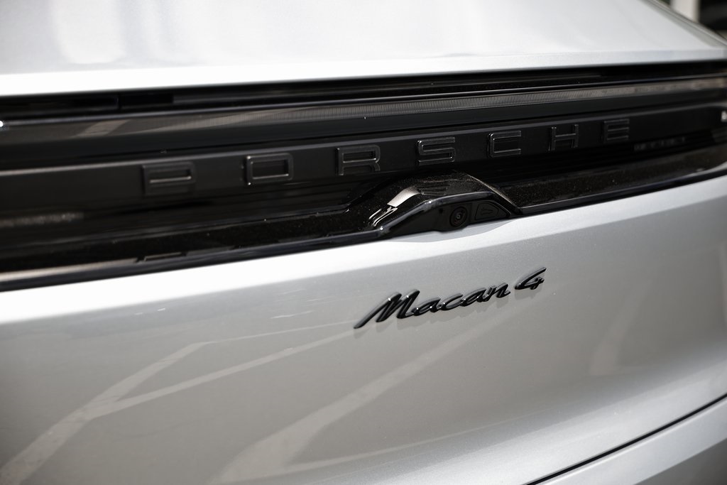 2025 Porsche Macan 4 Electric photo 15