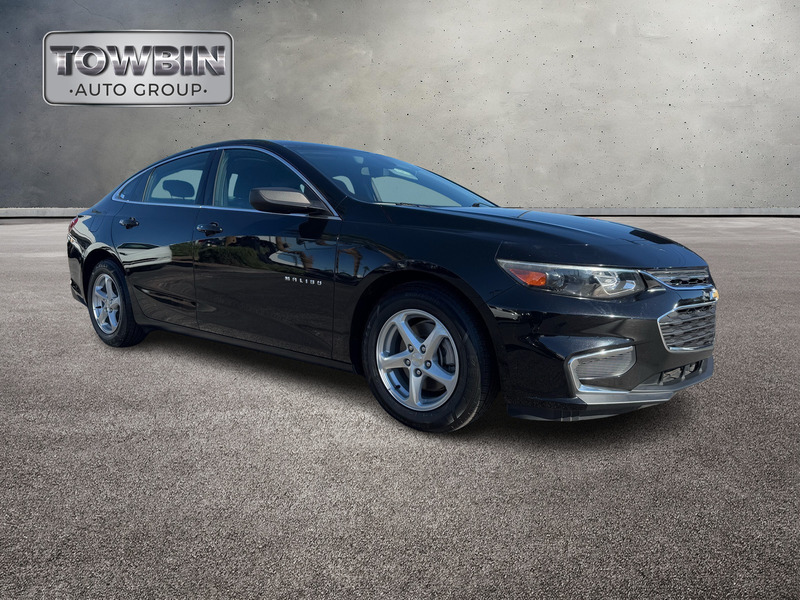 2018 Chevrolet Malibu LS photo 2