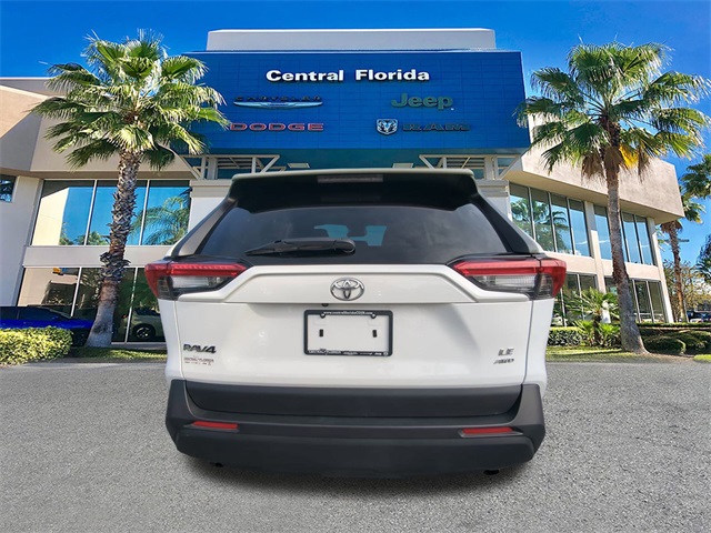 2024 Toyota RAV4 LE photo 3