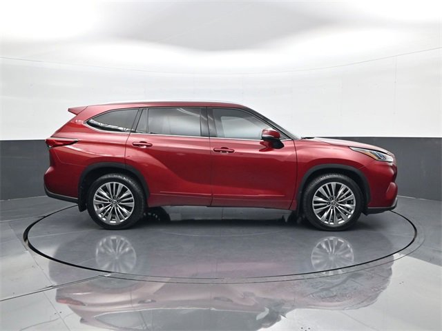 2022 Toyota Highlander Platinum photo 3