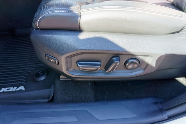 2023 Toyota Sequoia Capstone photo 15