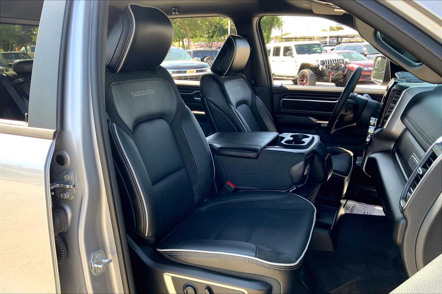 2025 Ram 1500 Laramie photo 8