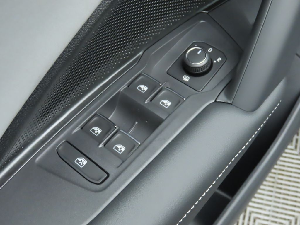 2025 Volkswagen Tiguan SE R-Line Black photo 23