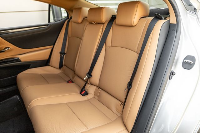 2025 Lexus ES 350 photo 7