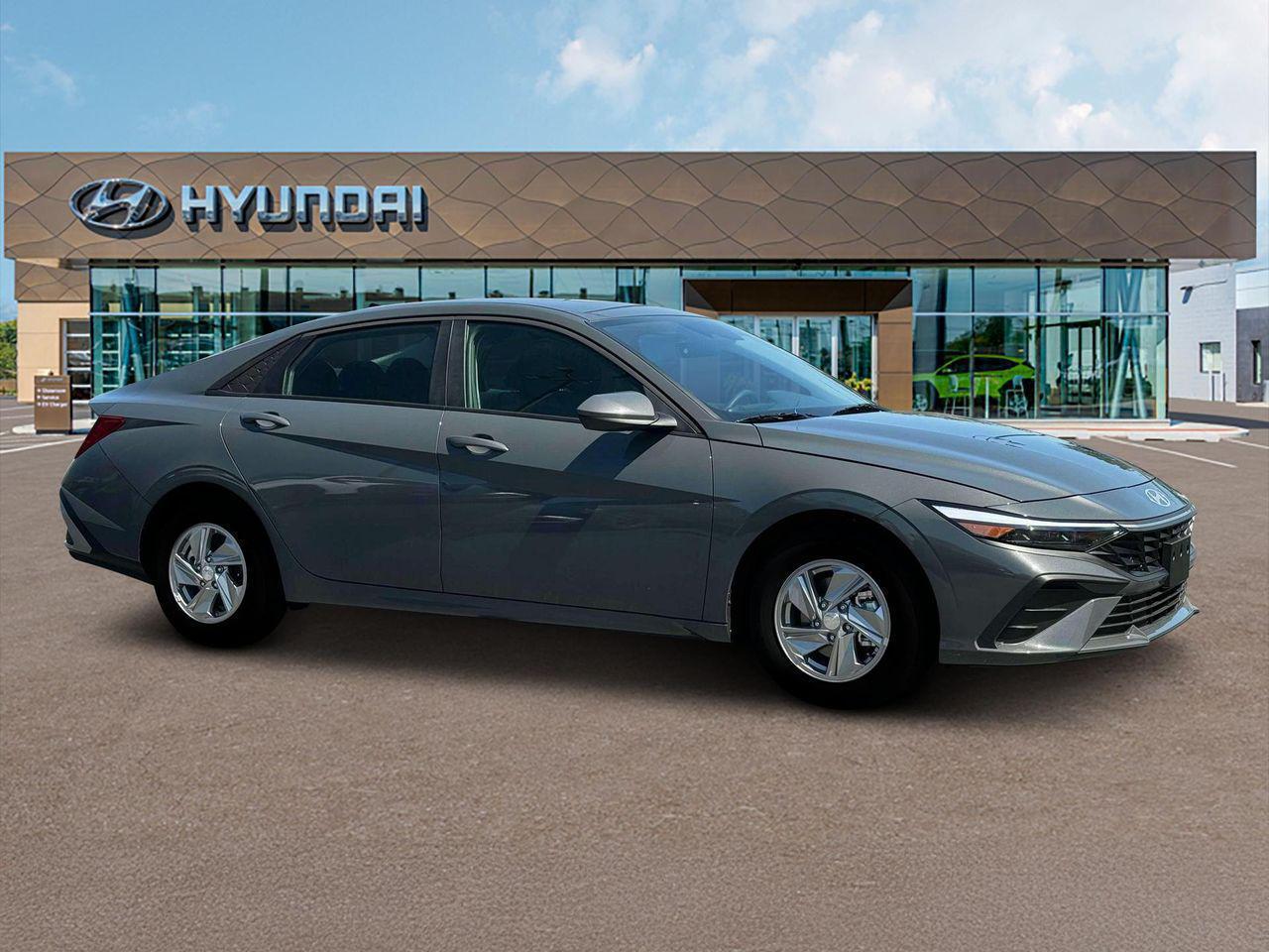 2025 Hyundai Elantra SE photo 8