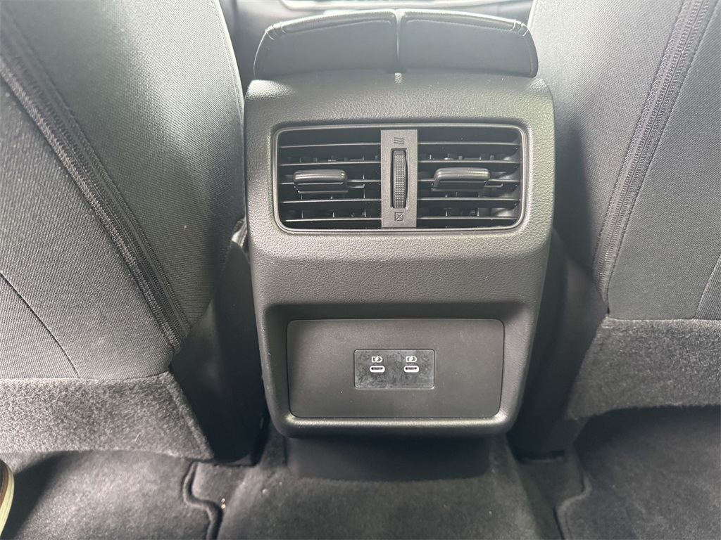 2024 Nissan Rogue SV photo 12