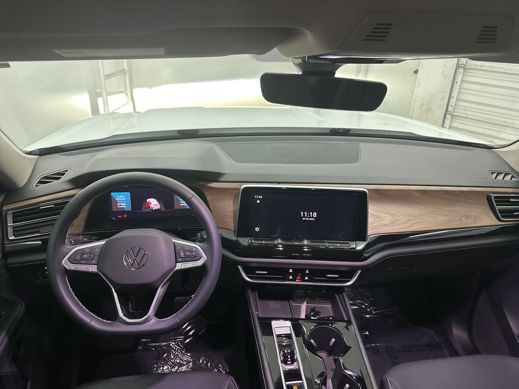 2024 Volkswagen Atlas SE Technology photo 18