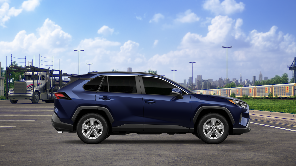 2025 Toyota RAV4 XLE photo 12