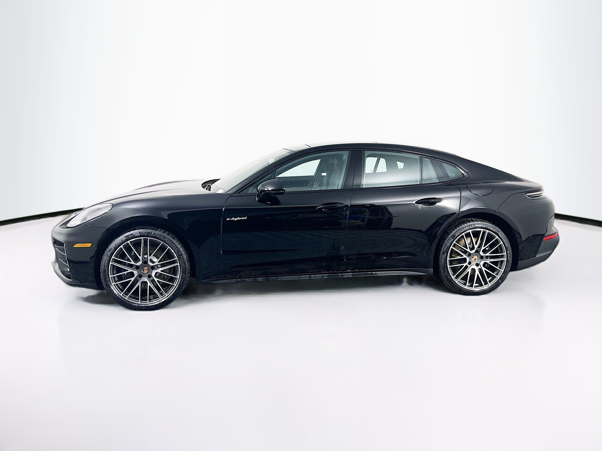 2026 Porsche Panamera 4 E-Hybrid photo 2