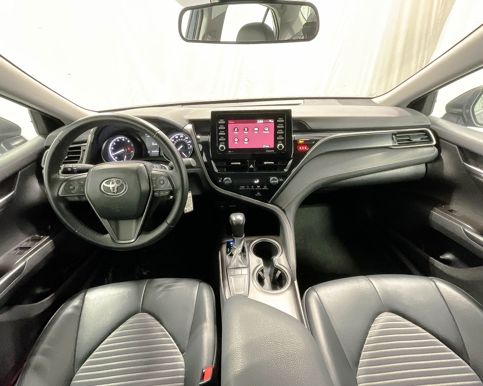 2022 Toyota Camry SE photo 14