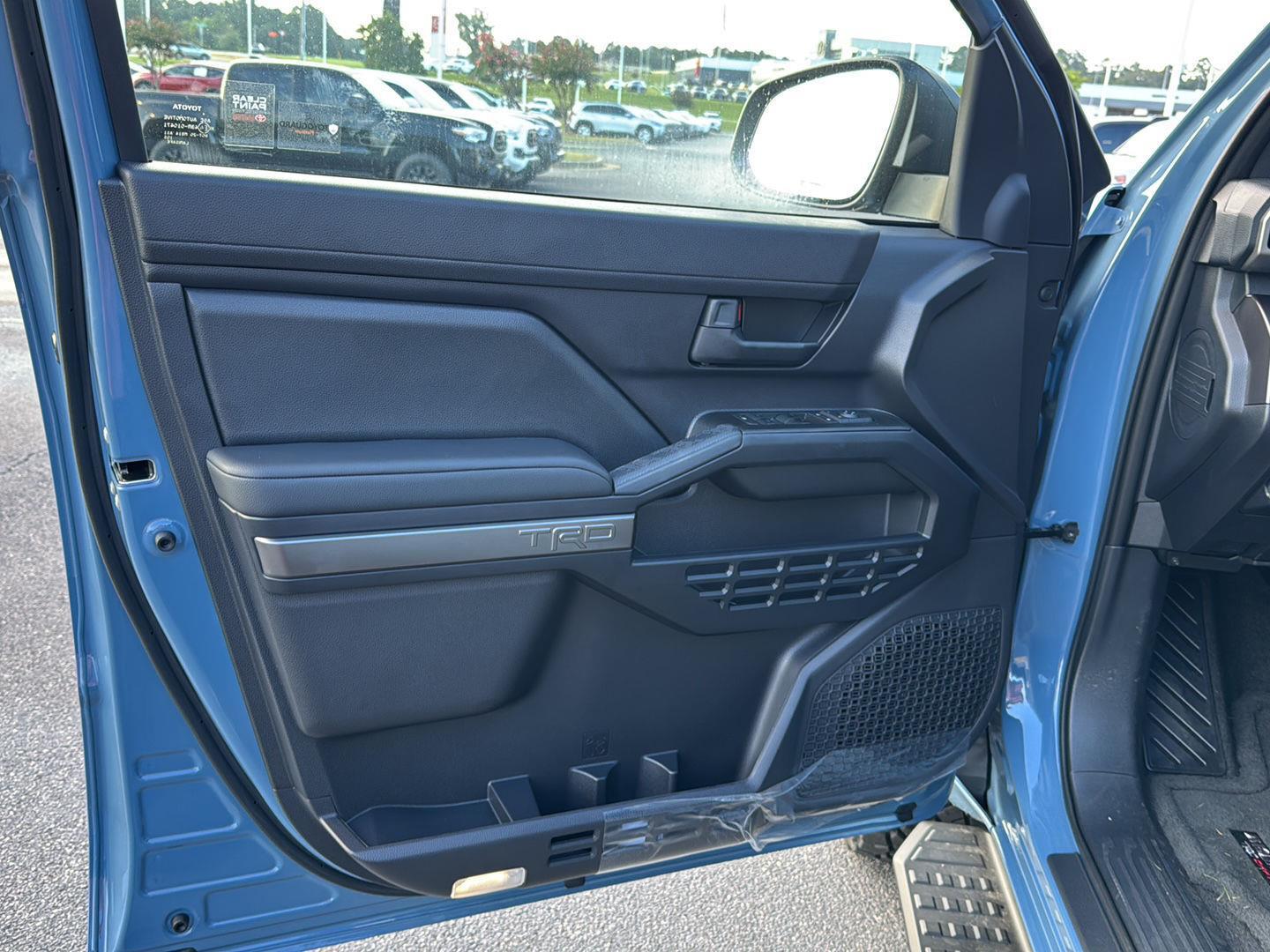 2025 Toyota 4Runner TRD Off-Road photo 14