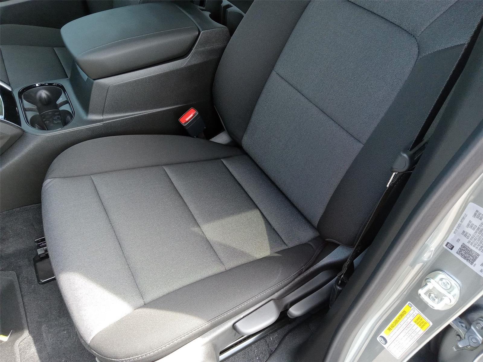 2026 Chevrolet Colorado Trail Boss photo 2