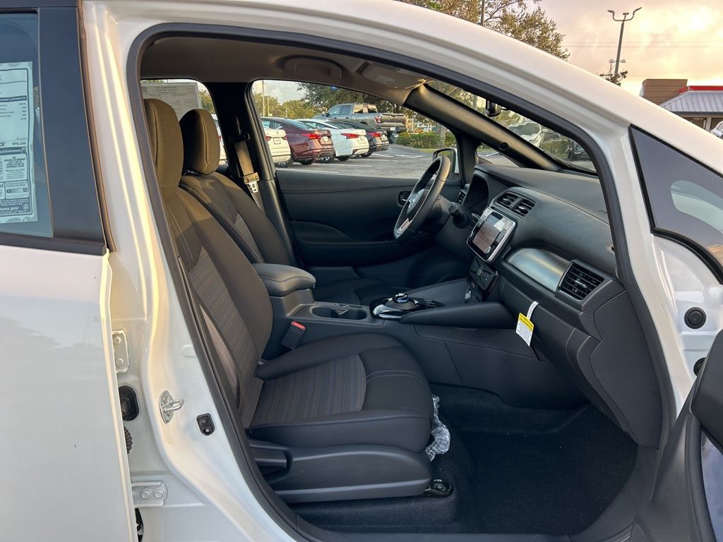 2025 Nissan Leaf SV Plus photo 33