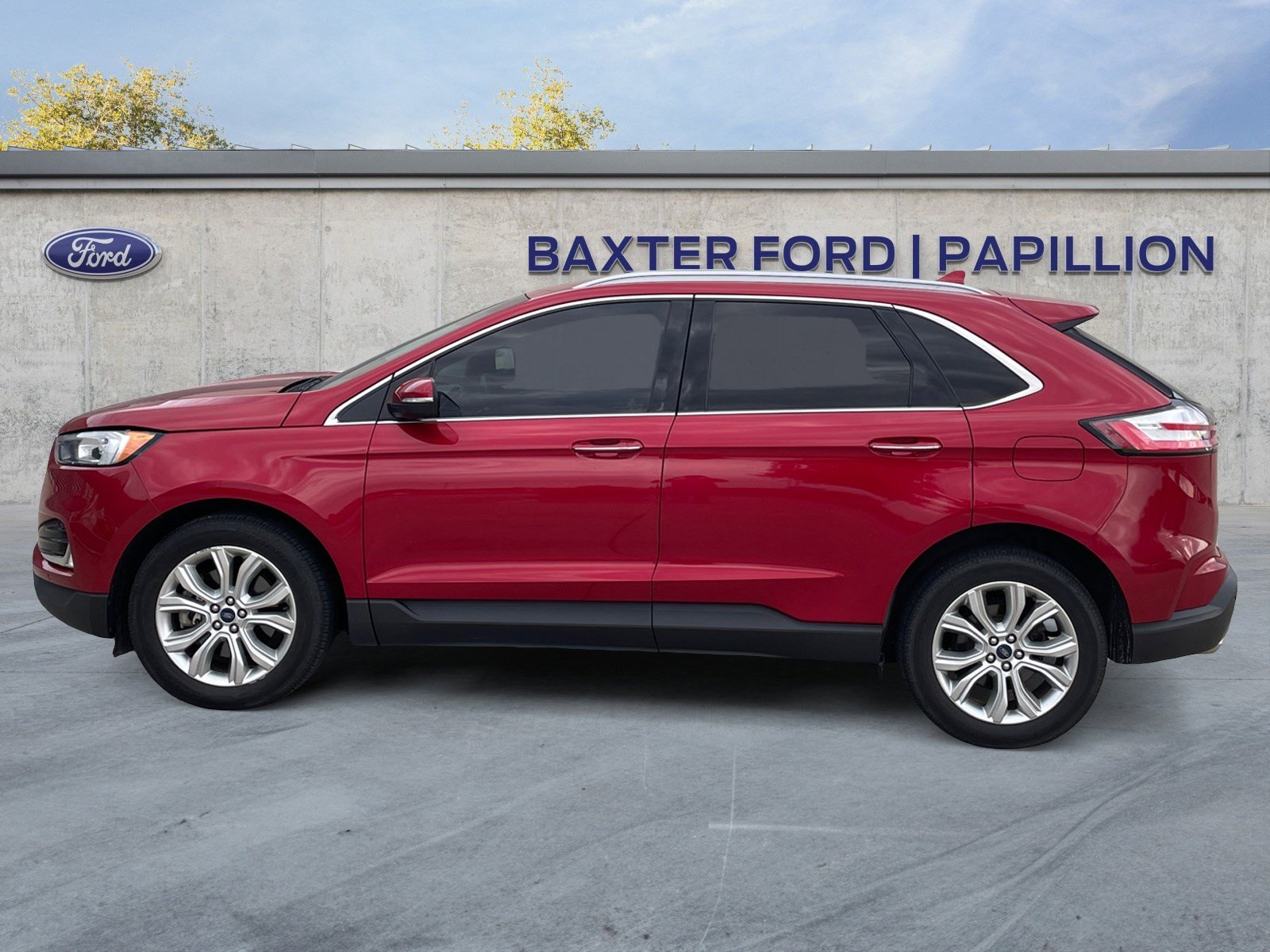 2020 Ford Edge Titanium photo 2