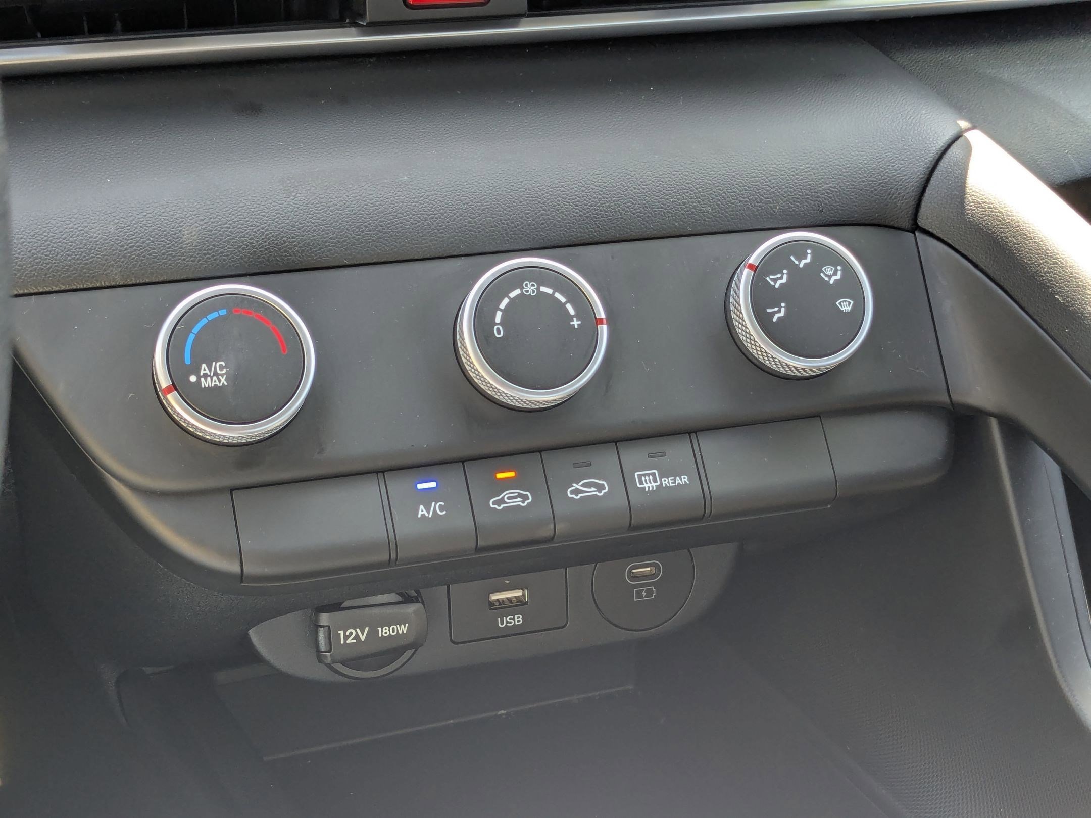 2024 Hyundai Elantra SE photo 20