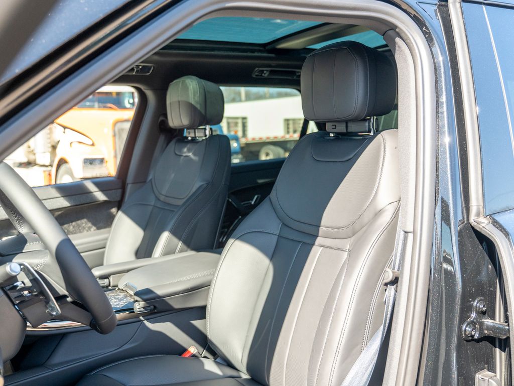 2025 Land Rover Range Rover Sport SE photo 19