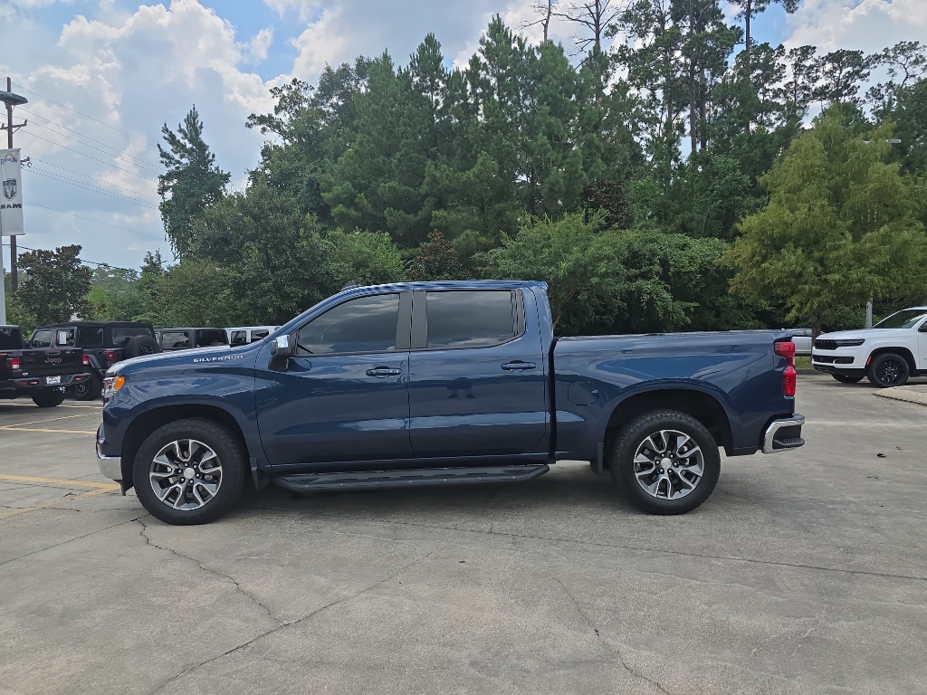 2022 Chevrolet Silverado 1500 LT photo 2