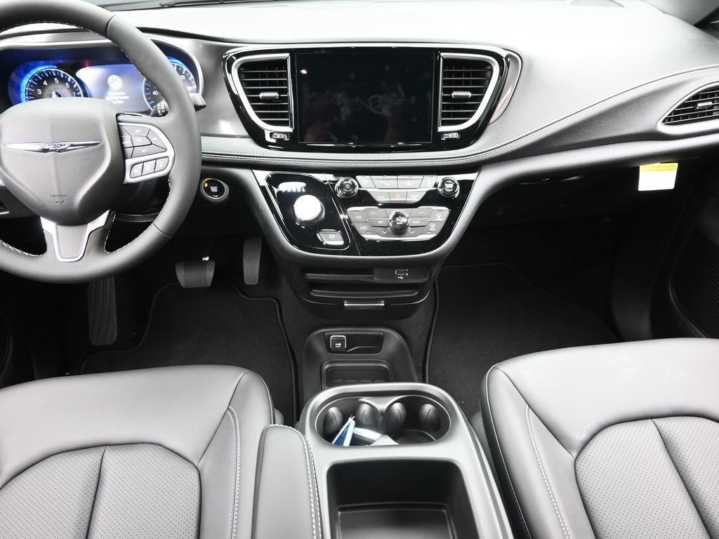 2026 Chrysler Pacifica photo 15