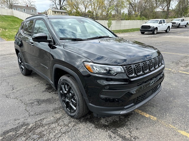 2025 Jeep Compass Latitude photo 3