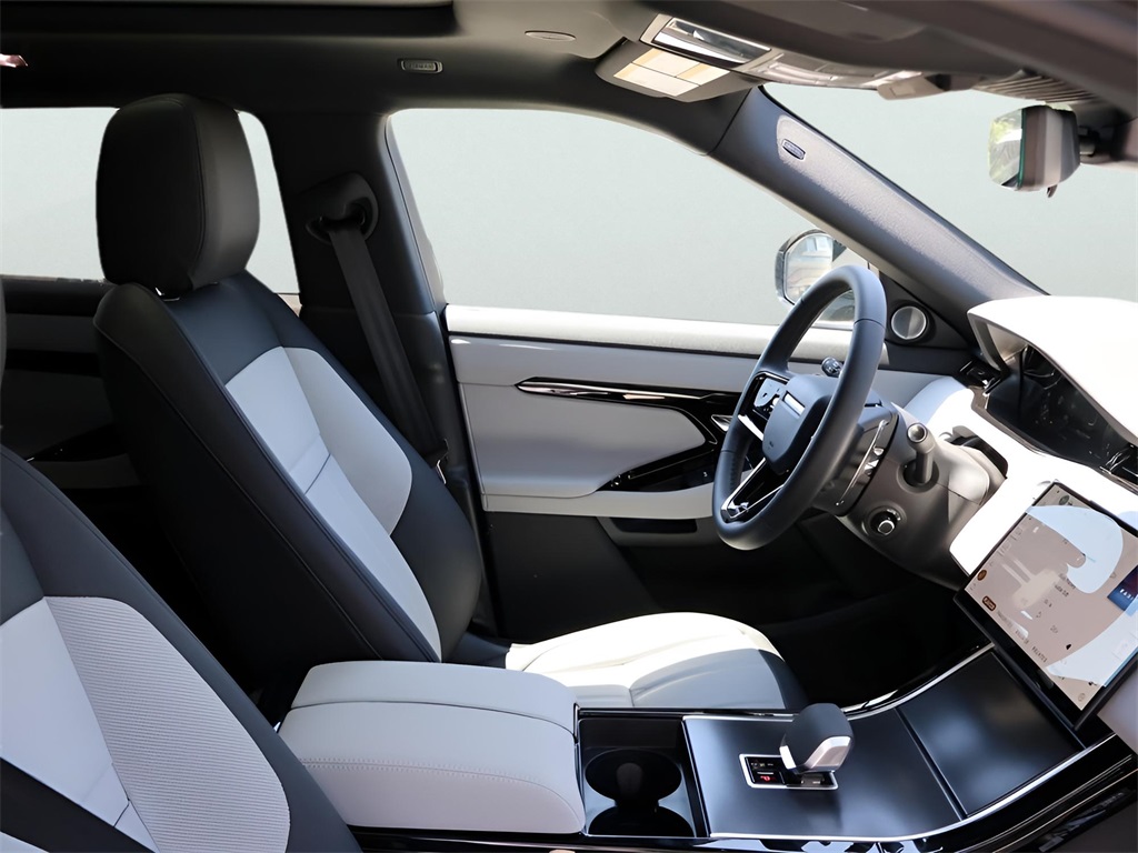 2026 Land Rover Range Rover Evoque Dynamic SE photo 9