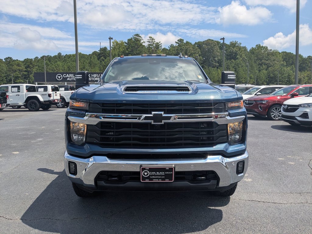 2025 Chevrolet Silverado 3500HD LT photo 2