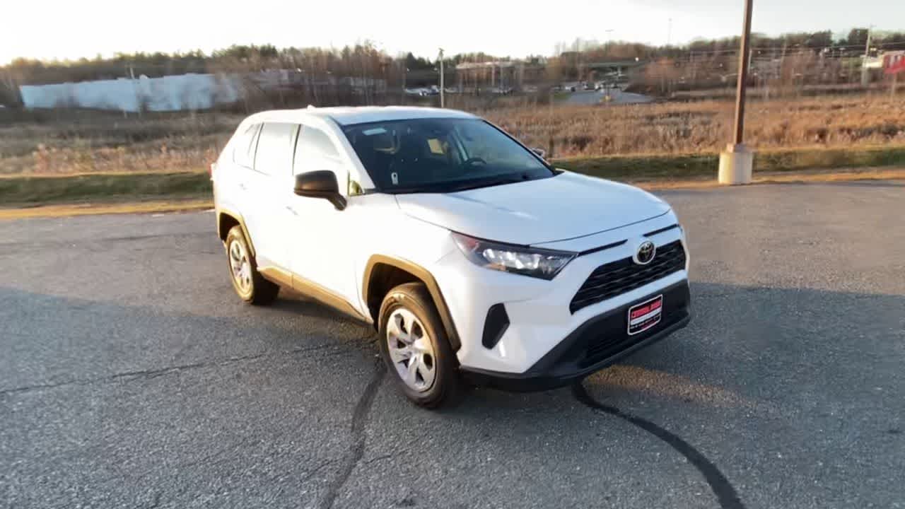 2022 Toyota RAV4 LE photo 2