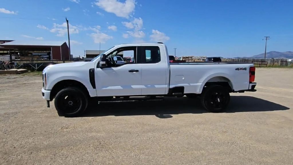 2025 Ford F-350 photo 5