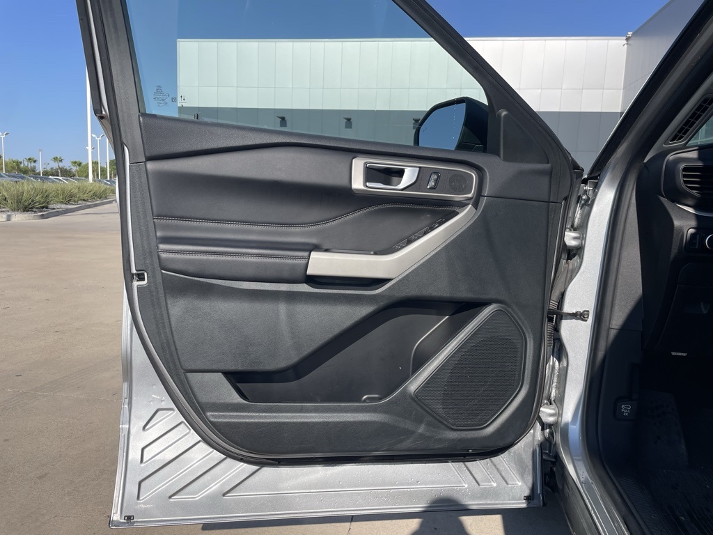 2024 Ford Explorer XLT photo 11