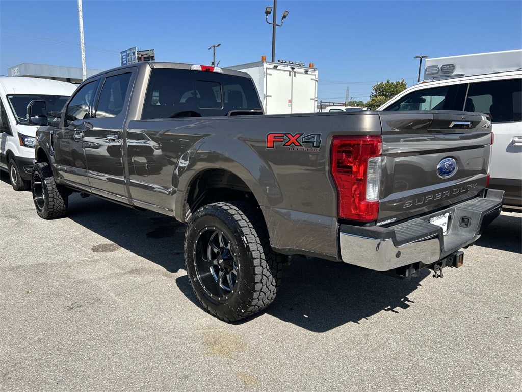 2019 Ford F-350 Lariat photo 4