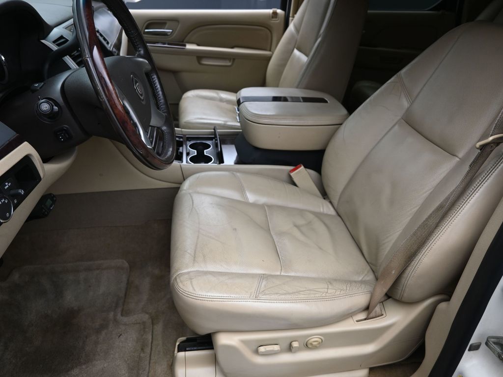 2010 Cadillac Escalade Base photo 12