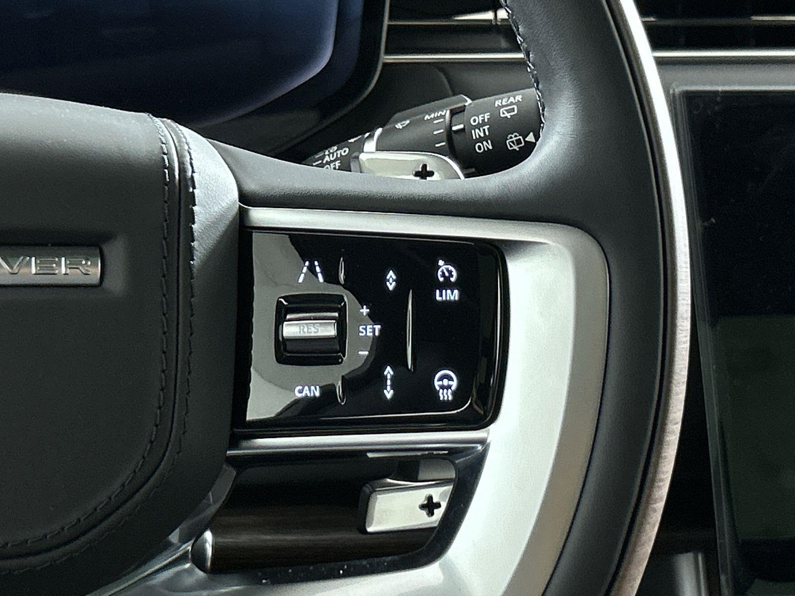 2025 Land Rover Range Rover SE photo 12