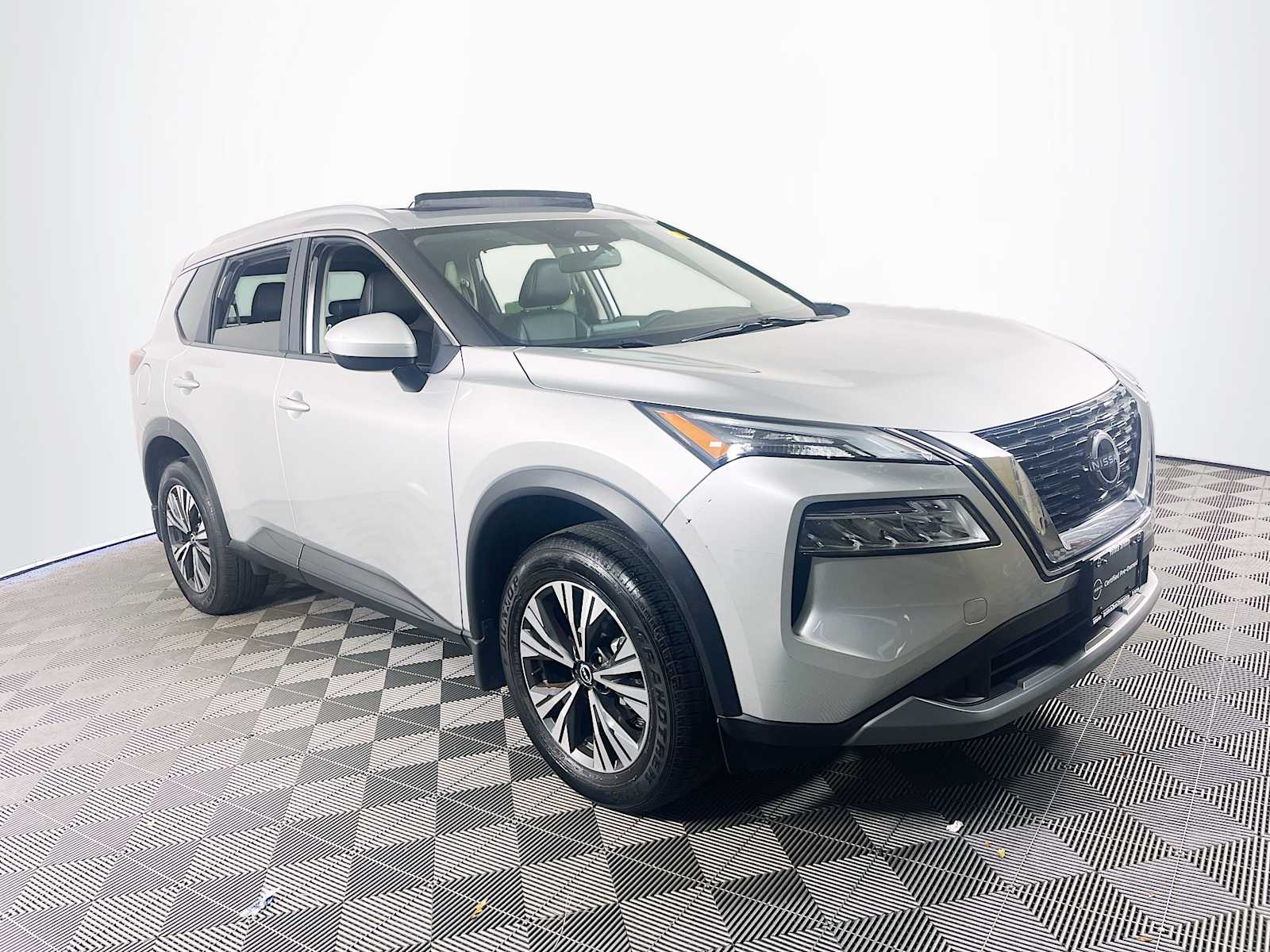 2023 Nissan Rogue SV photo 3