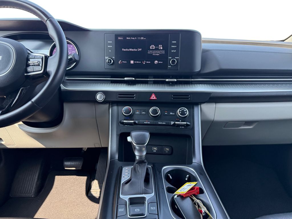 2024 Kia Carnival LX photo 11