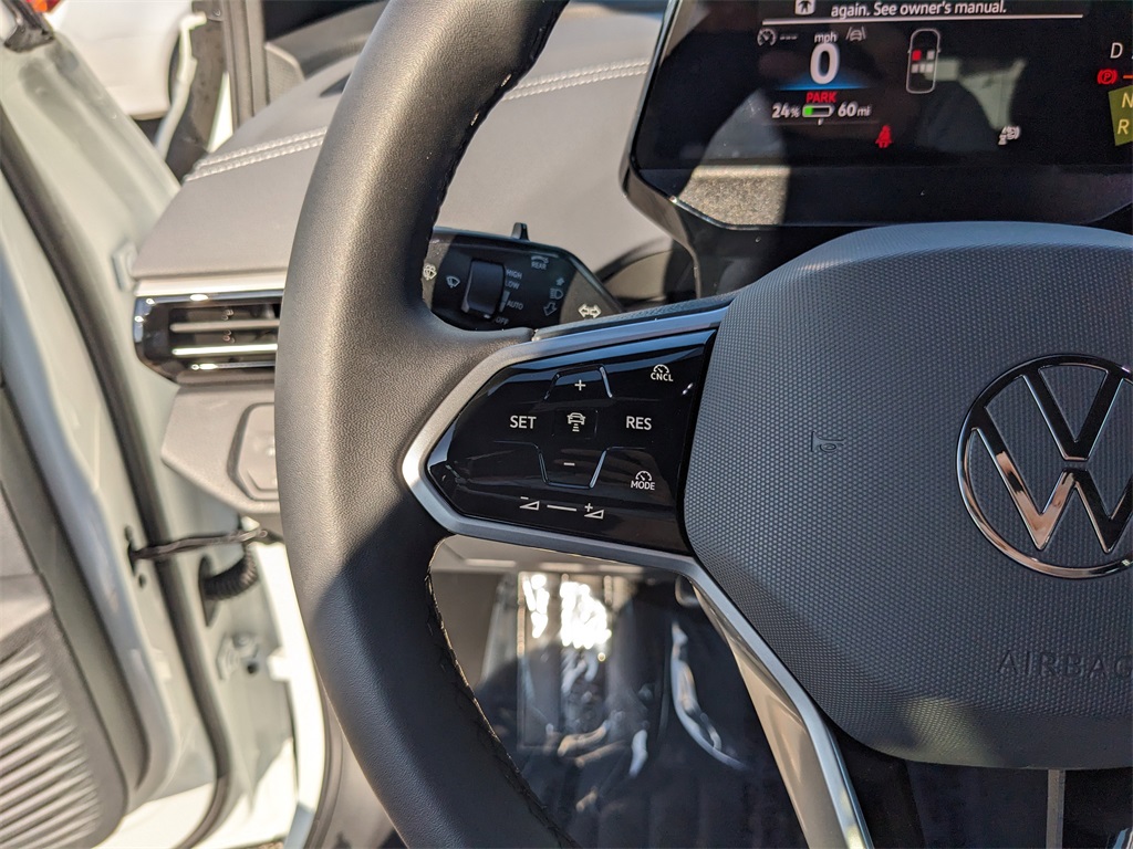 2025 Volkswagen ID.4 Pro Plus photo 2