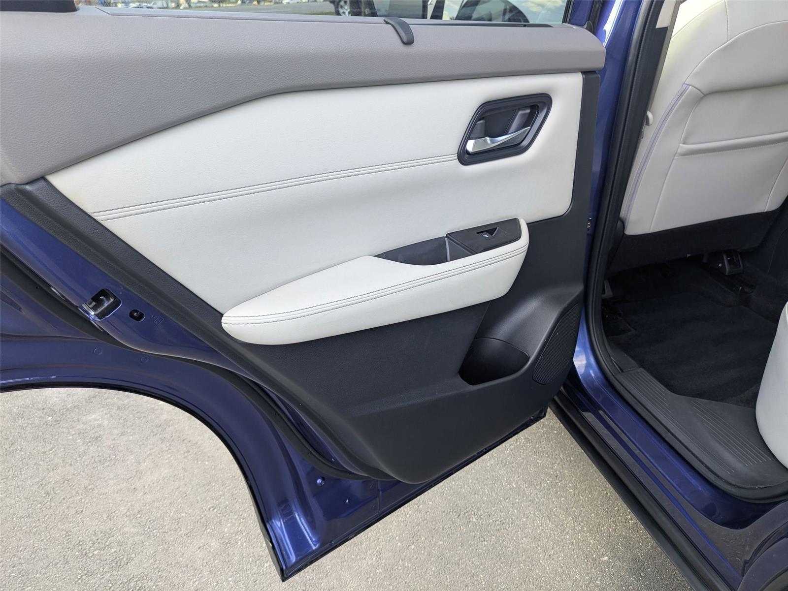 2022 Nissan Rogue SV photo 22