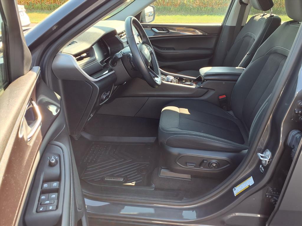 2022 Jeep Grand Cherokee Laredo photo 18
