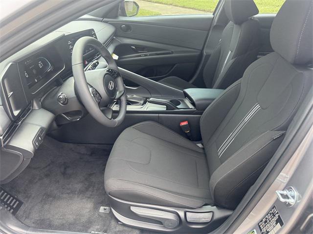 2025 Hyundai Elantra SEL Sport photo 9