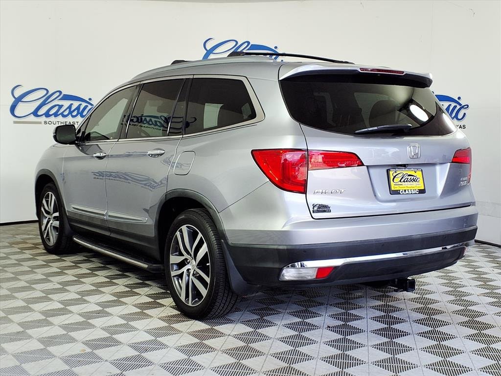 2016 Honda Pilot Elite photo 2