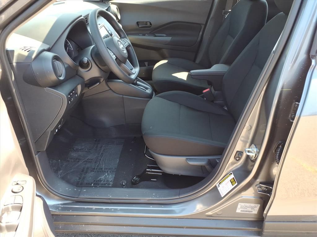 2025 Nissan Kicks Play S photo 9