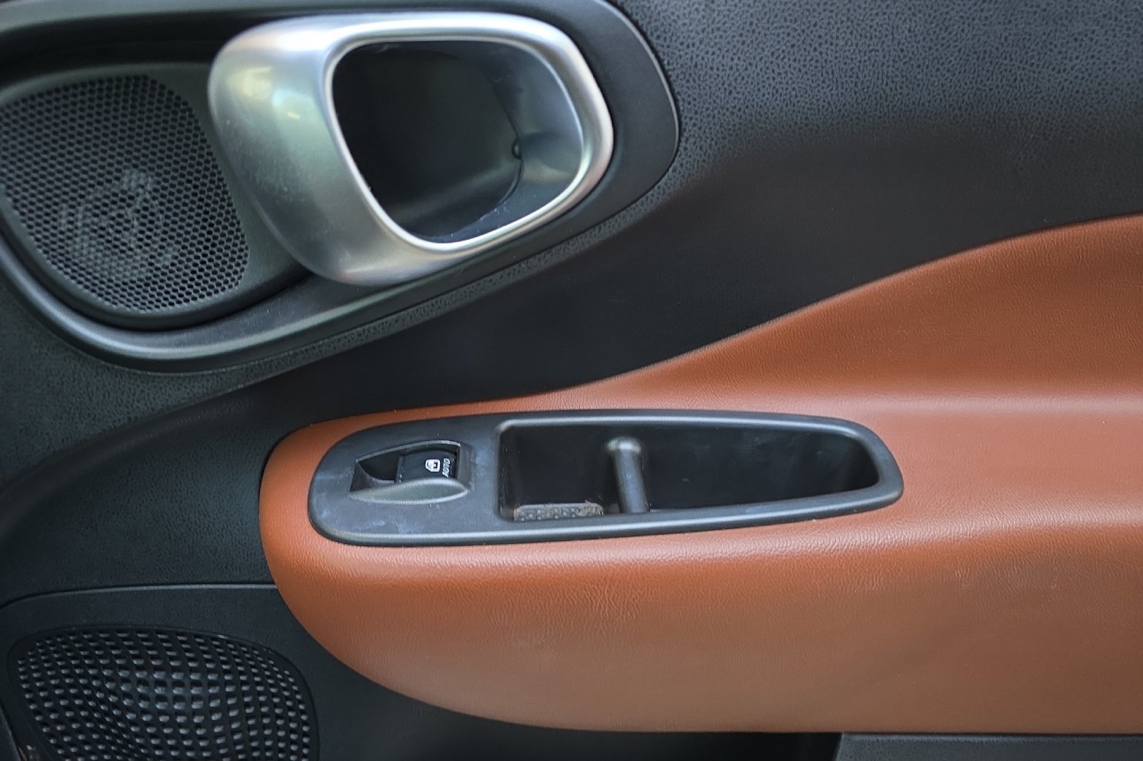 2015 Fiat 500L Trekking photo 17