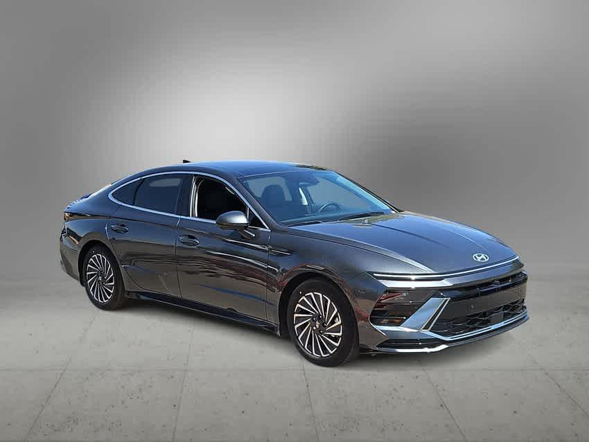 2025 Hyundai Sonata Hybrid Limited photo 2