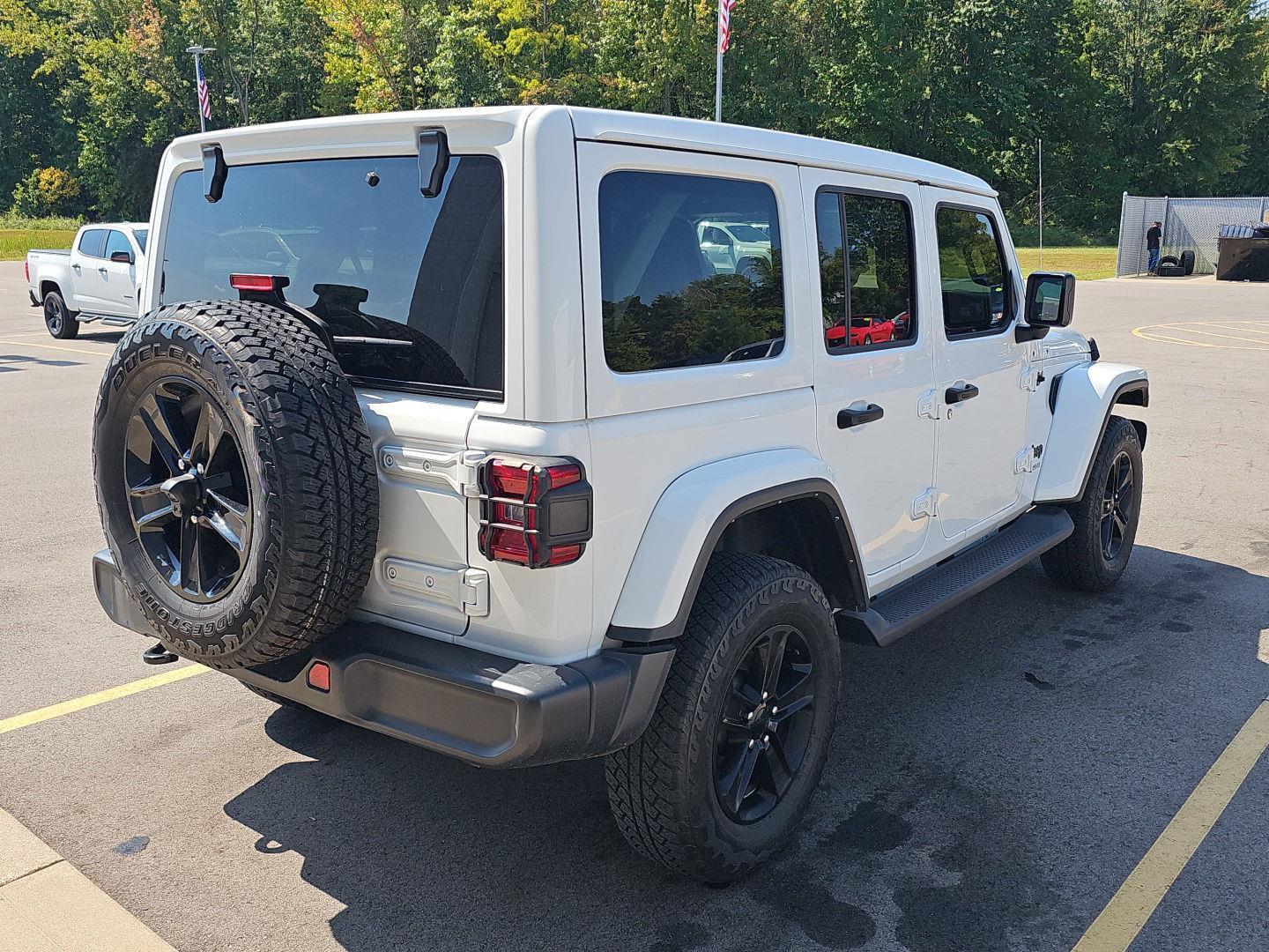 2022 Jeep Wrangler Unlimited Sahara Altitude photo 3
