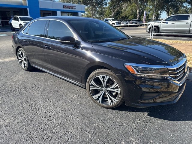 2021 Volkswagen Passat SE's photo