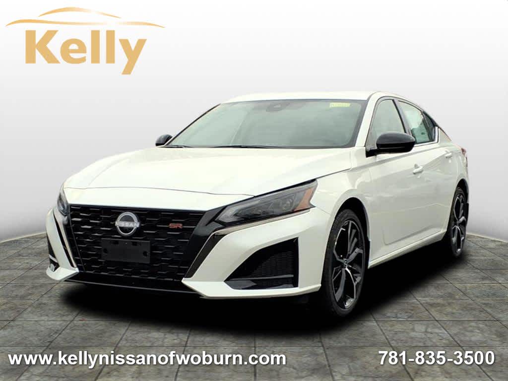 2025 Nissan Altima SR's photo